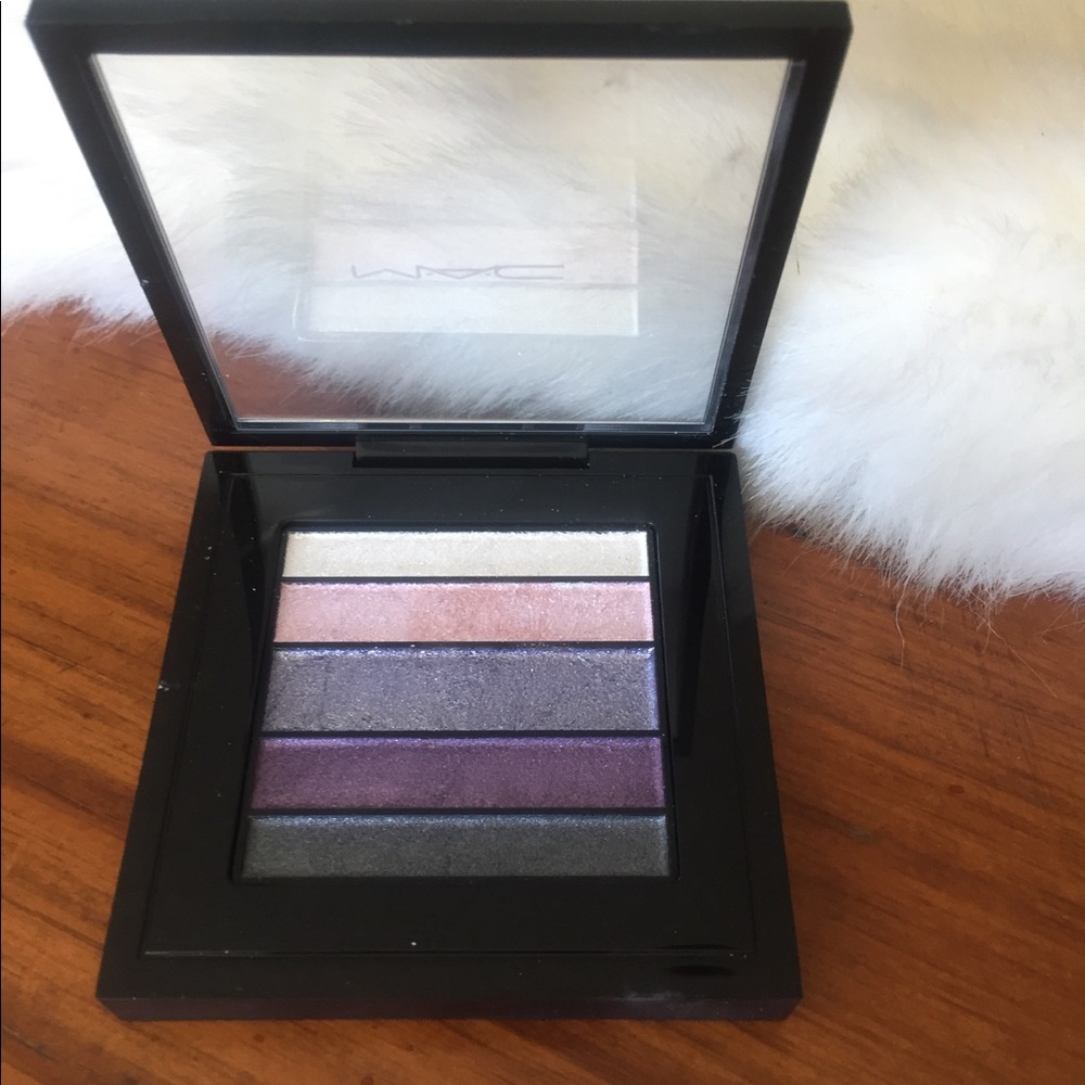 MAC Veluxe Pearlfusion Shadow Palette